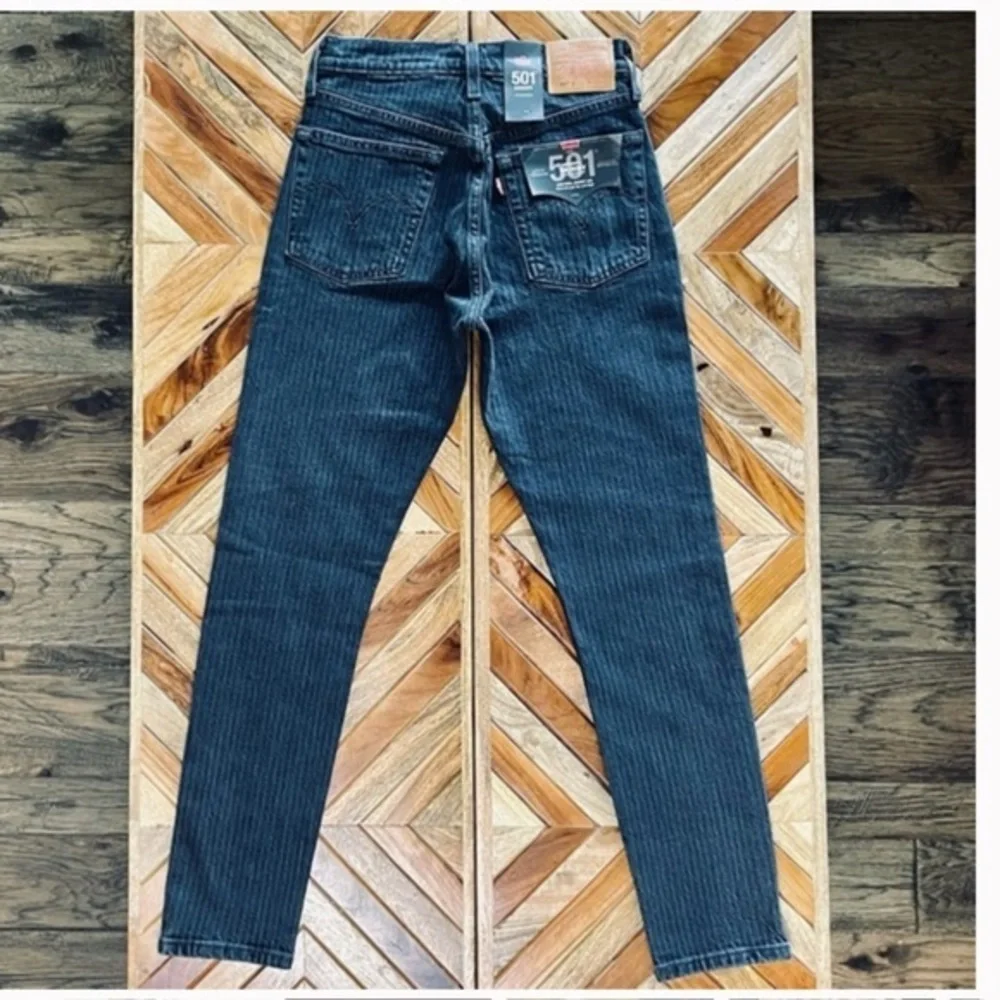 PREMIUM LEVIS 501 STRIPED SKINNY (GUC) - Picture 4 of 5